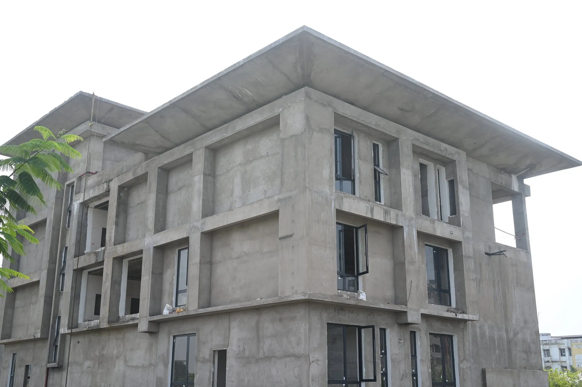 Corner architectural view showcasing concrete frames and cantilever slabs