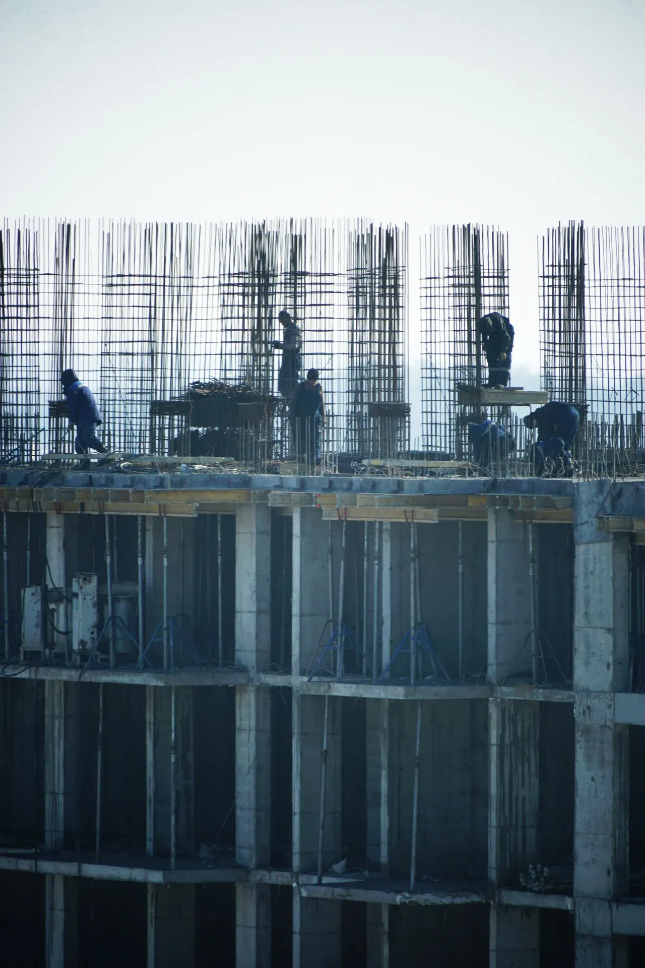 Multi-storey reinforced concrete structural frame rising on site