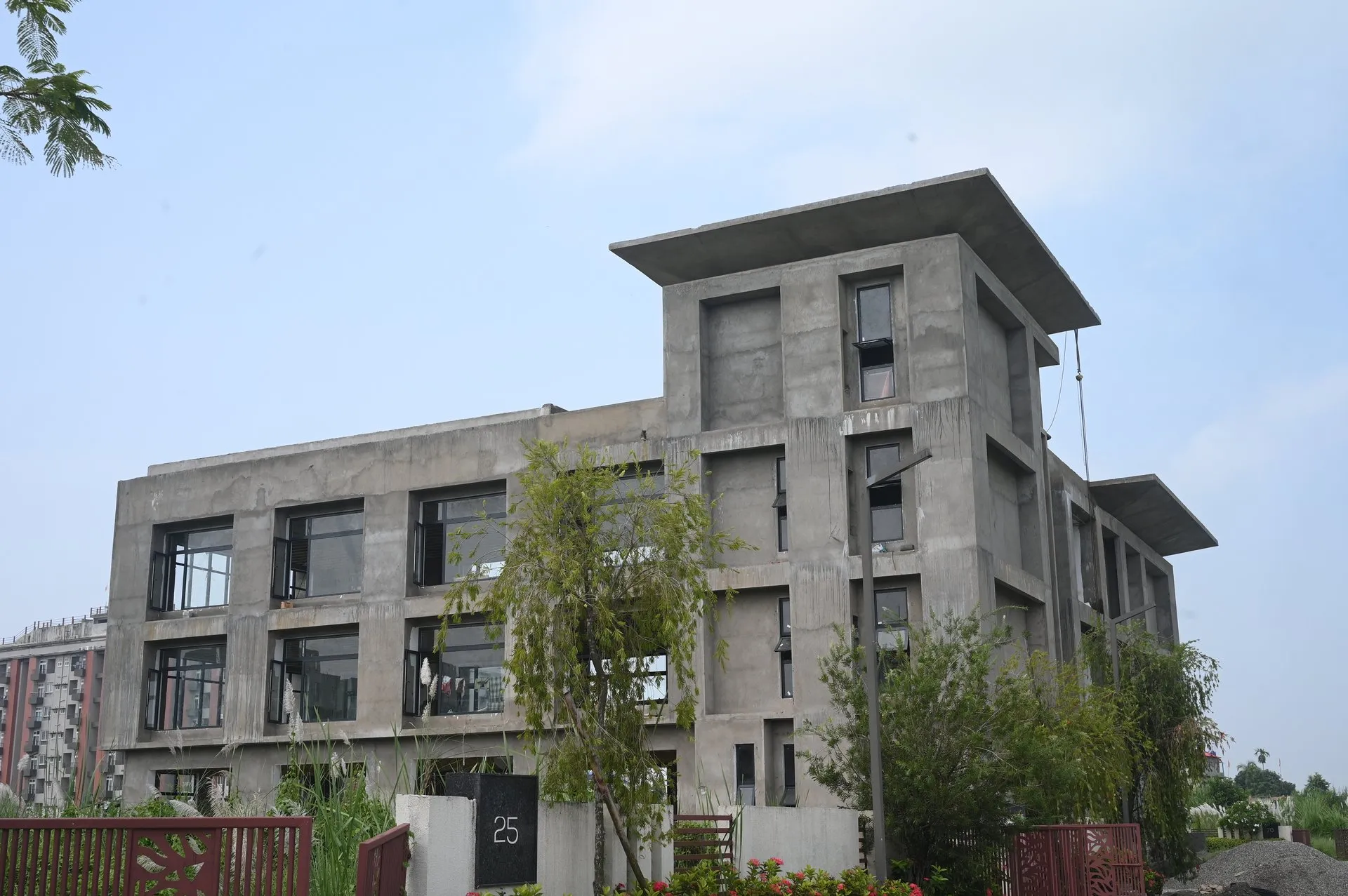 Multi-storey facade and modern fenestration