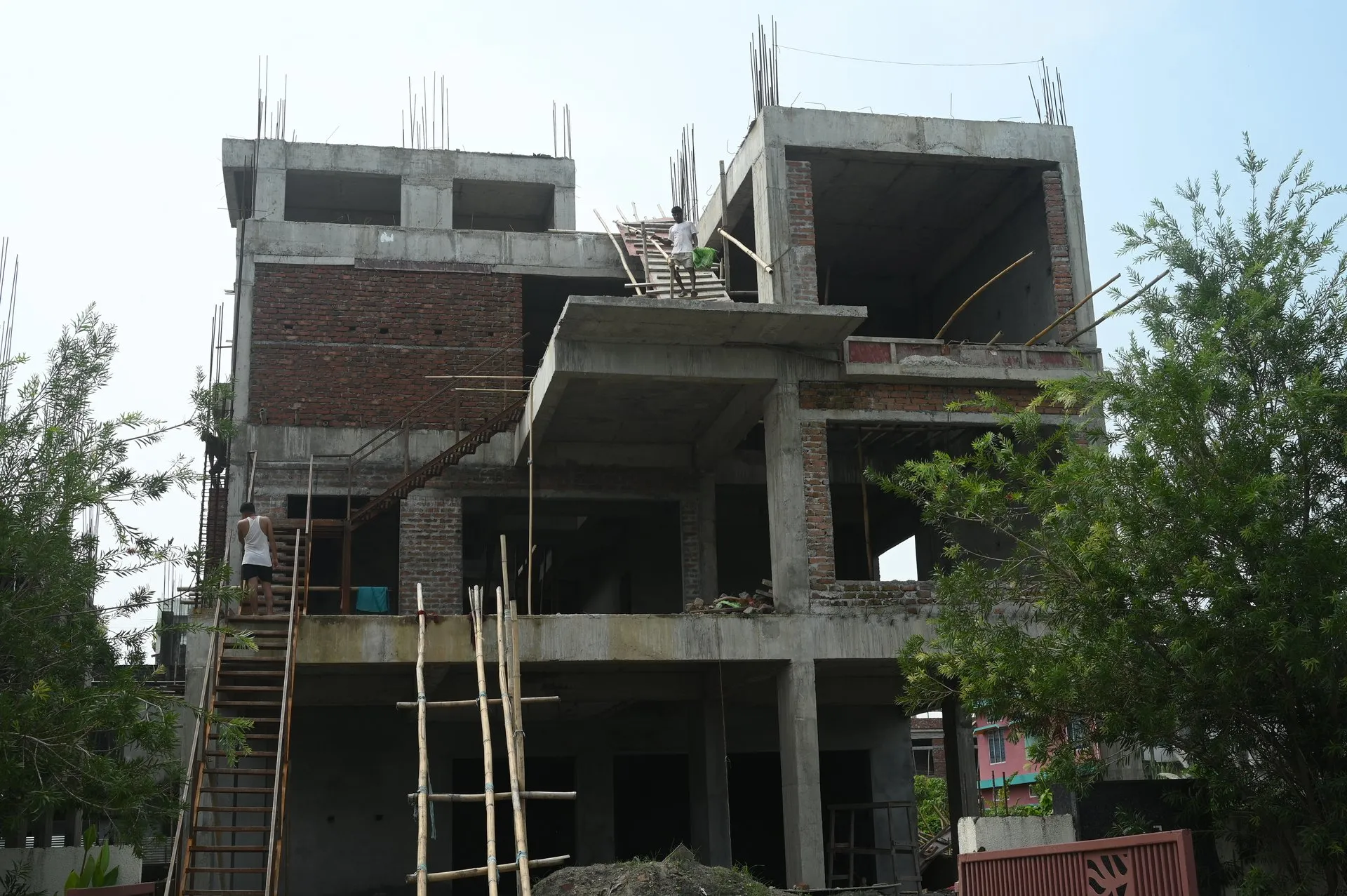 Concrete frame elevation and site layout