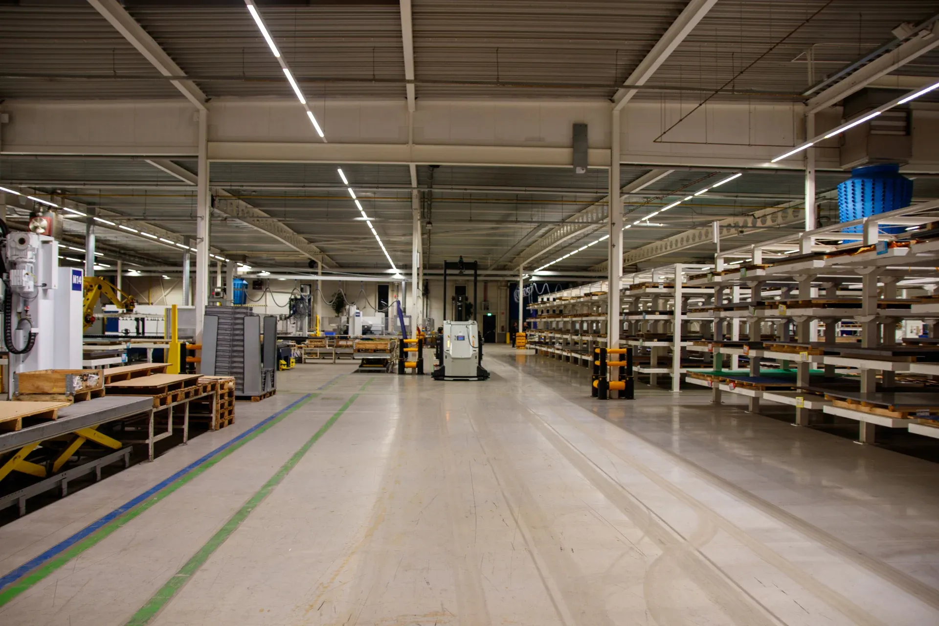 Seamless polished high-performance industrial flooring with reflective finish